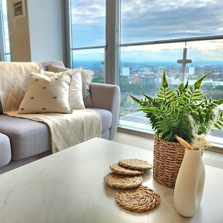 Pass The Keys Stunning Penthouse With Balcony Sunset Views Apartment Белфаст Екстериор снимка
