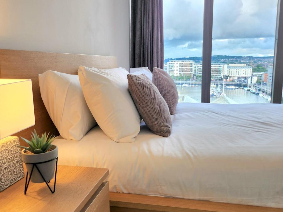 Pass The Keys Stunning Penthouse With Balcony Sunset Views Apartment Белфаст Екстериор снимка