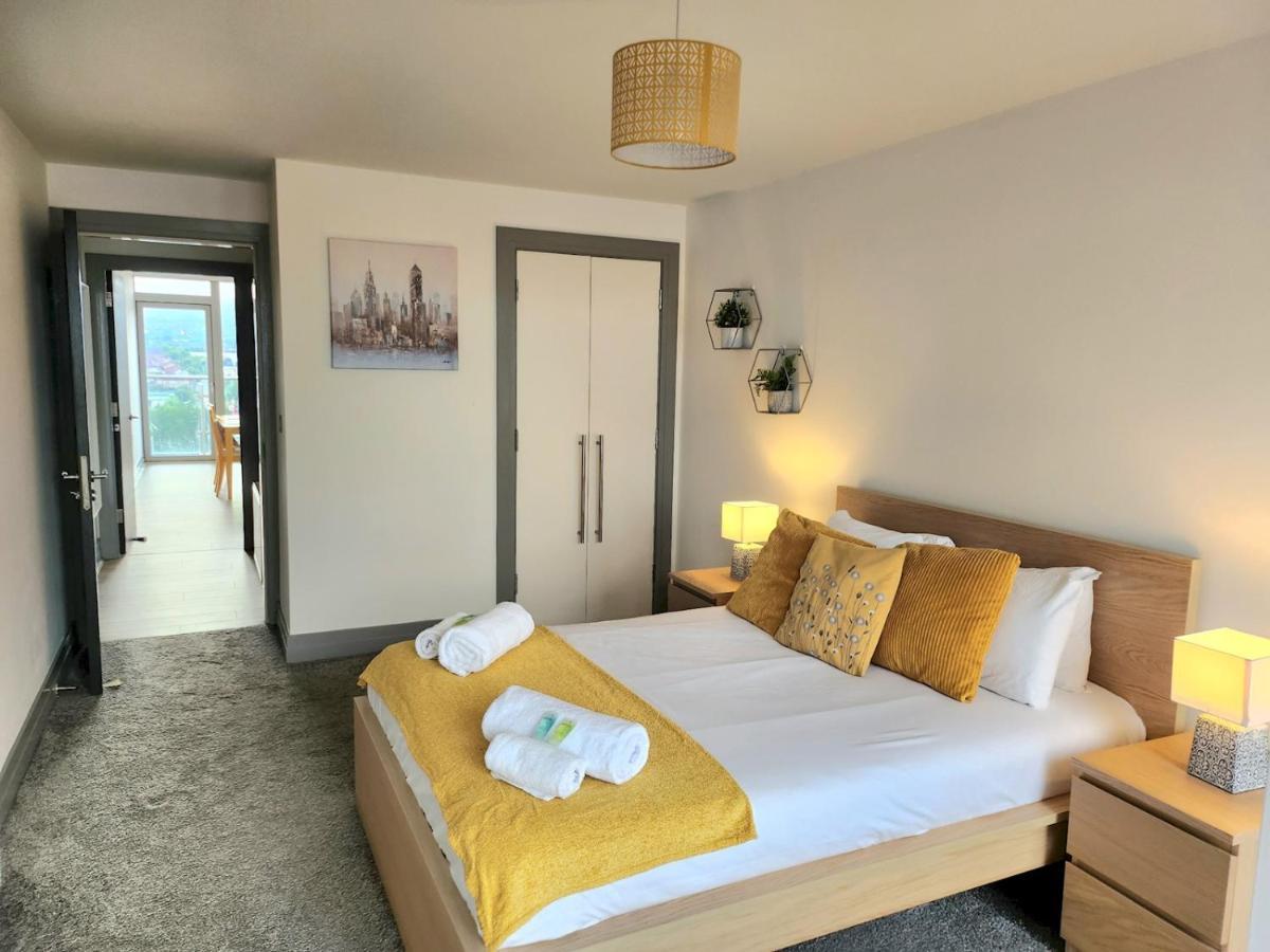 Pass The Keys Stunning Penthouse With Balcony Sunset Views Apartment Белфаст Екстериор снимка