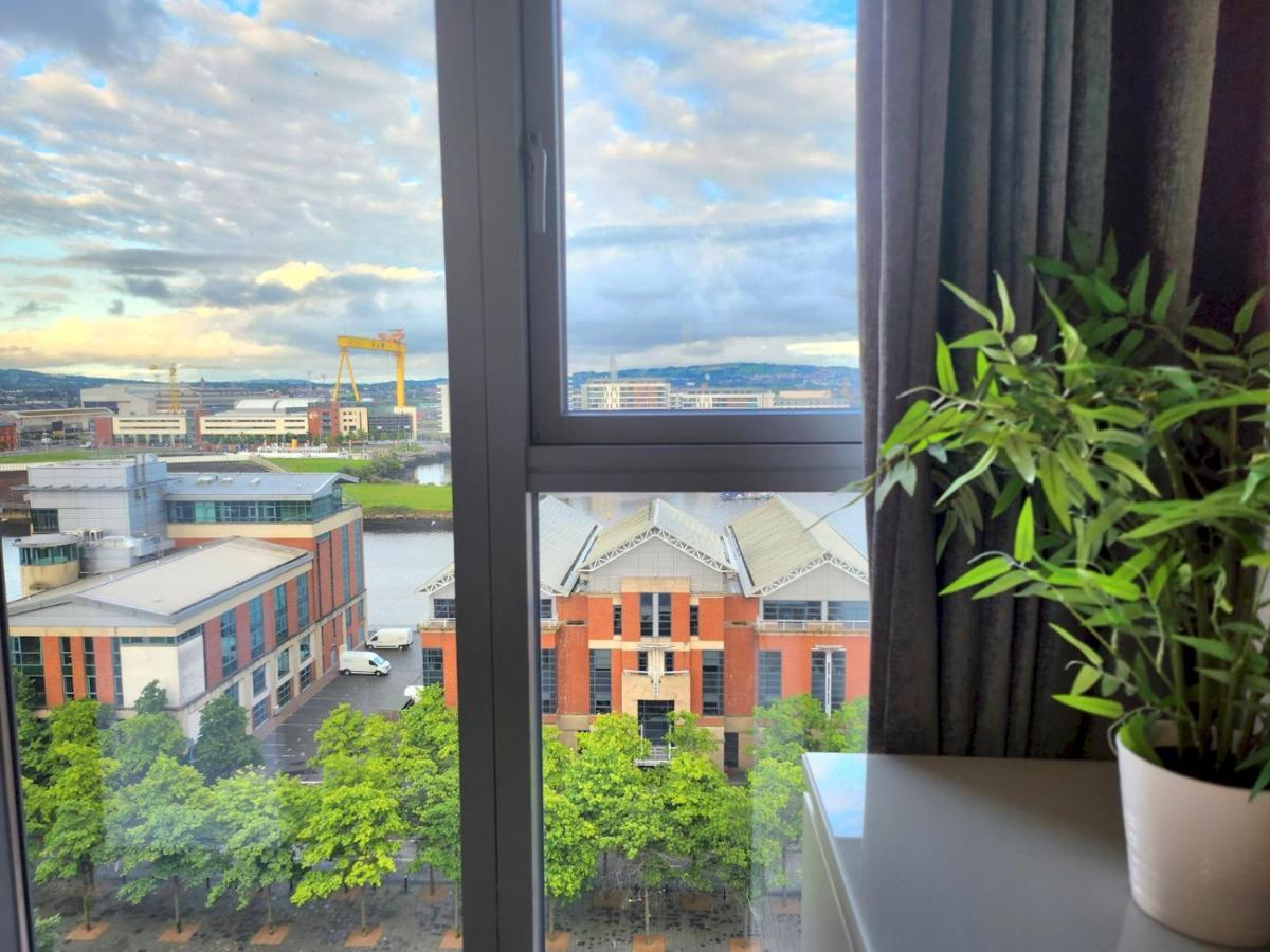 Pass The Keys Stunning Penthouse With Balcony Sunset Views Apartment Белфаст Екстериор снимка
