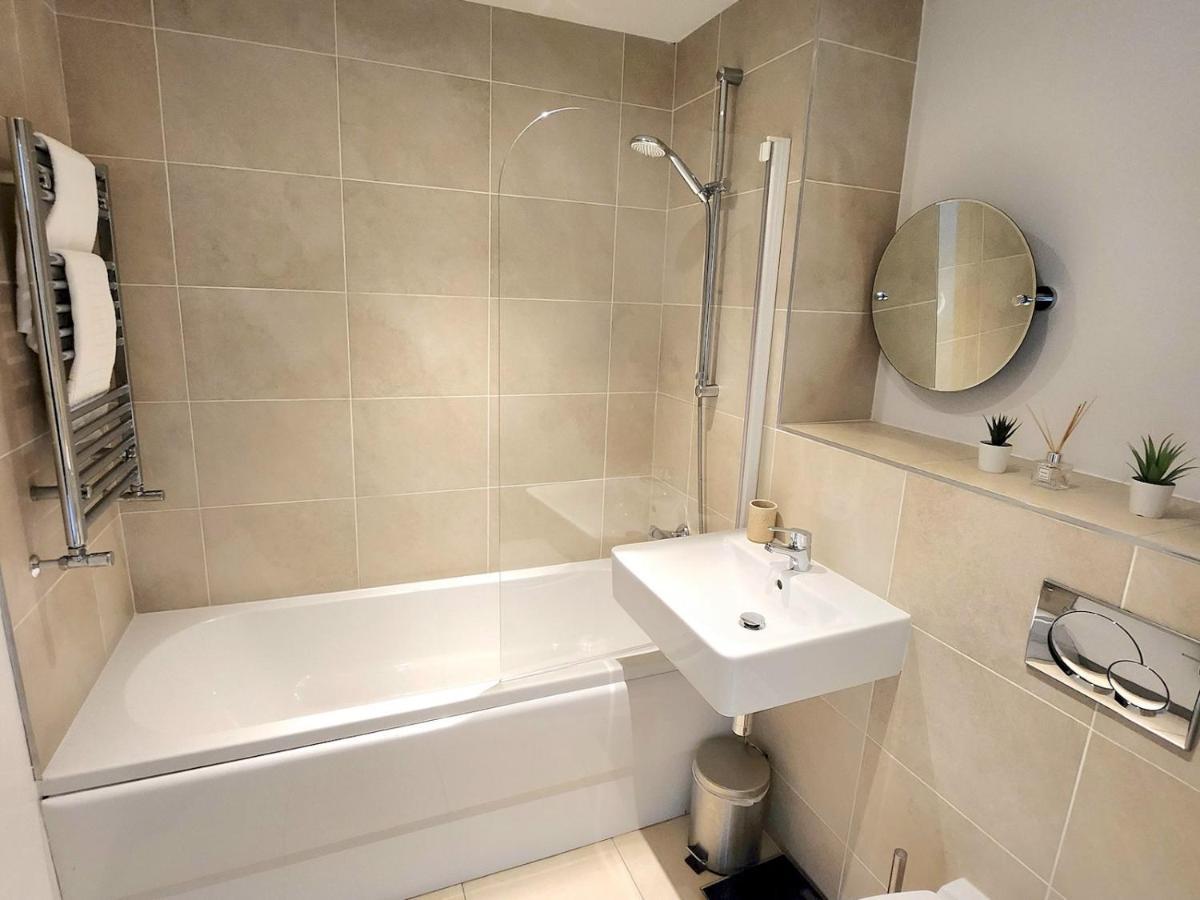 Pass The Keys Stunning Penthouse With Balcony Sunset Views Apartment Белфаст Екстериор снимка