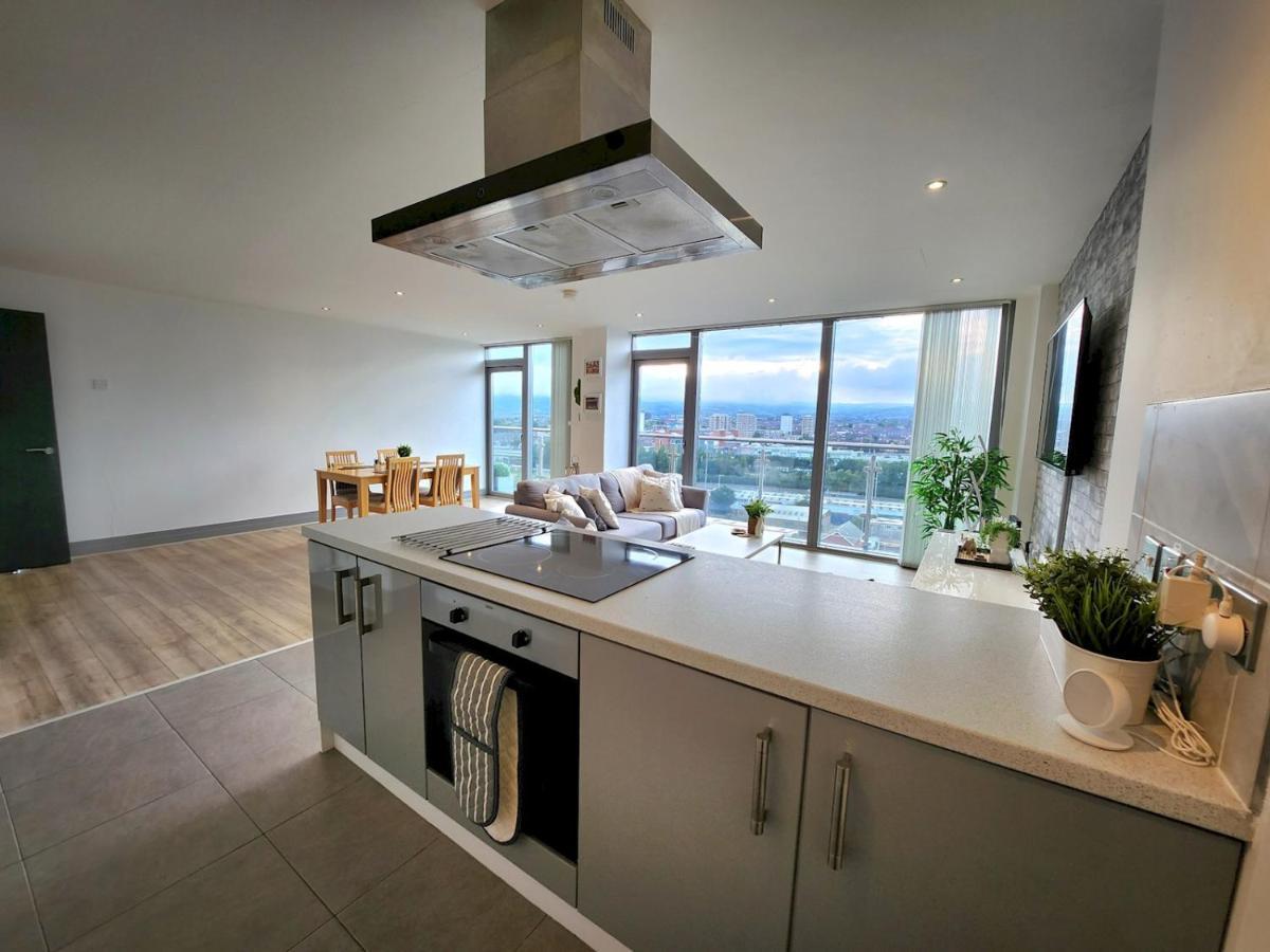 Pass The Keys Stunning Penthouse With Balcony Sunset Views Apartment Белфаст Екстериор снимка