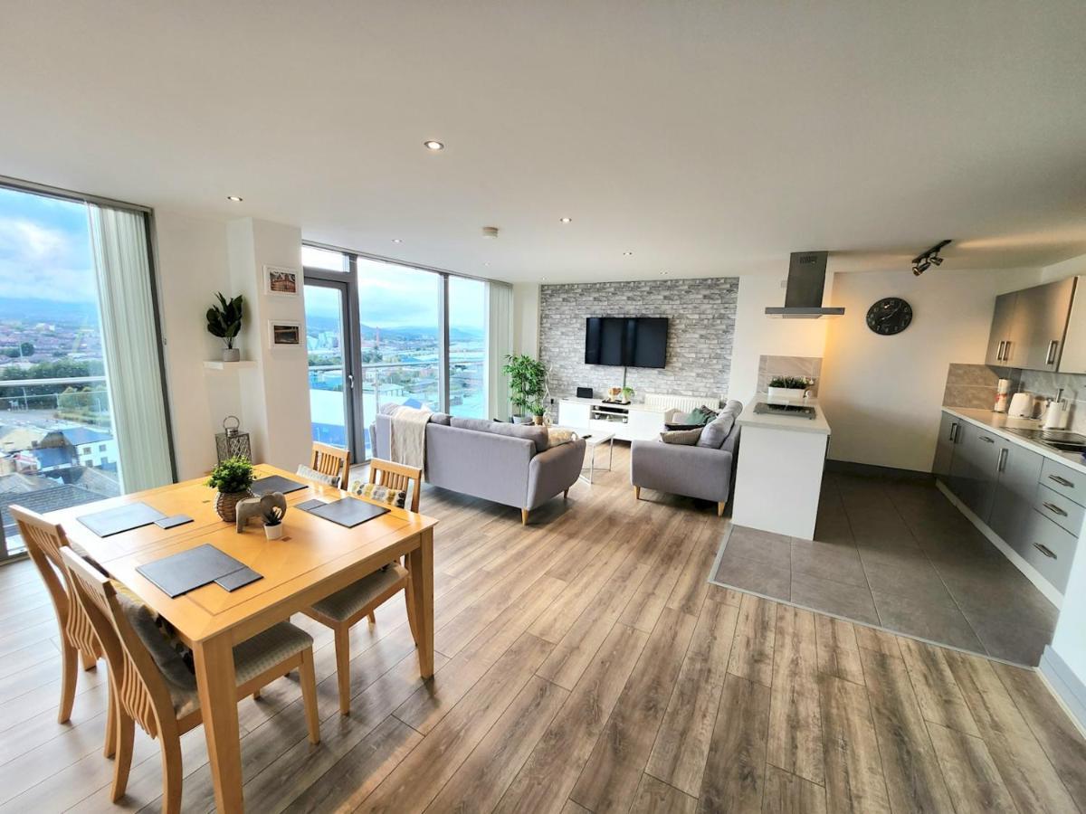 Pass The Keys Stunning Penthouse With Balcony Sunset Views Apartment Белфаст Екстериор снимка