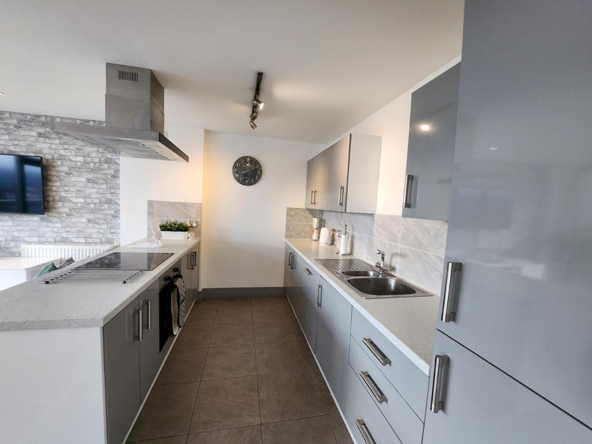 Pass The Keys Stunning Penthouse With Balcony Sunset Views Apartment Белфаст Екстериор снимка